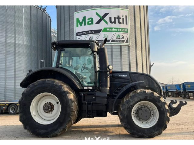 Valtra S353 Tractor